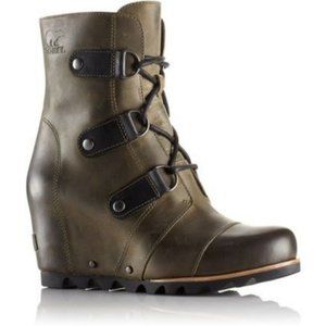 Joan of Arctic Wedge